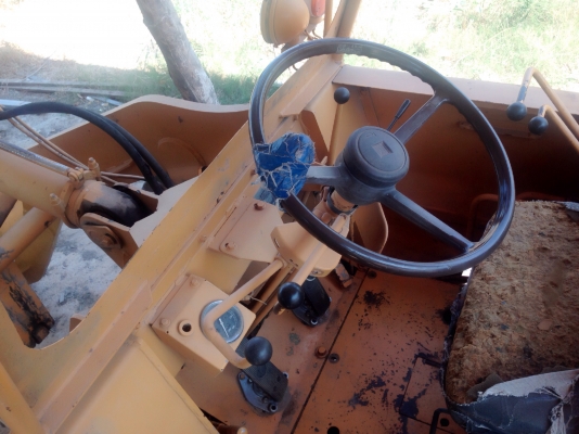 KOMATSU JH 30 รถตักล้อยาง สวยเดิมๆสีสันดีพร้อมใช้งาน เครื่องแน่นดีแห้งดีไม่มีเยิ้มครับ เกียร์ไม่มีหลุด คอนโทรลง่ายคล่องต้วทิ่ ช่วงล่างแน่นดี เอกสารสัญญาซื้อขาย ราคาต่อรองได้ครับ