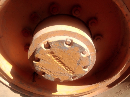 KOMATSU JH 30 รถตักล้อยาง สวยเดิมๆสีสันดีพร้อมใช้งาน เครื่องแน่นดีแห้งดีไม่มีเยิ้มครับ เกียร์ไม่มีหลุด คอนโทรลง่ายคล่องต้วทิ่ ช่วงล่างแน่นดี เอกสารสัญญาซื้อขาย ราคาต่อรองได้ครับ