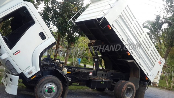 รถบรรทุก 6 ล้อดัมพ์ ยี่ห้อ ISUZU FRR90HM 190  แรงม้า   ปีจดทะเบียน 2555