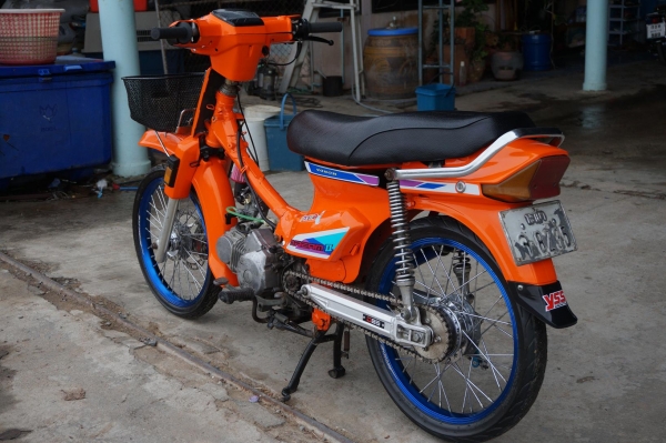 ขาย HONDA ดรีมคุรุ เครื่อง WAVE 125 โมมานิดหน่อย เครื่องดีมาก วิ่งดี สีสวยทำมาใหม่ อะไหล่แต่งตามรูป รถพร้อมใช้งาน