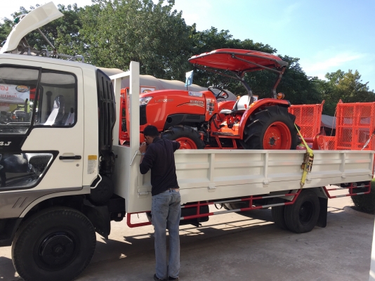 บริการขนส่งรถไถ แทรกเตอร์ และอุปกรณ์ต่อพ่วงโดยทีมงานมืออาชีพ  คิดค่าขนตามระยะทาง ราคาพิเศษ พูดคุยกันได้ครับผม