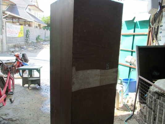 ตู้กระจกโชว์  ไม้สักรุ่นเก่า  สภาพสมบูรณ์   หลังเป็นไม้อัด