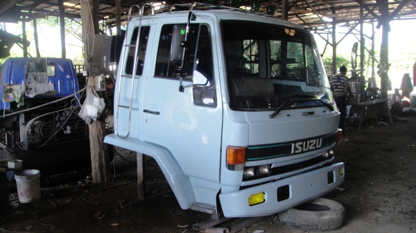 หัวรถ ISUZU ROCKY สีใหม่ เบาะใหม่ สวยๆ ใส่6ล้อ 10ล้อ ราคาถูก