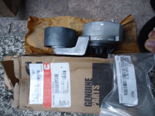 ตัวดันสายพาน Cummins 6BT.ของใหม่ แท้ 3000บาท