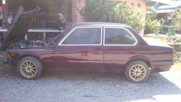 ขาย BMW 2 ประตู คับ ทะเบียนพร้อมโอน รถจอดนาน คับ ขาย 22000 คับ