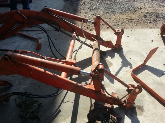 ชุดตักหน้า kubota เก่าญี่ปุ่นเพิ่งออกจากตู้อุปกรณ์ครบ 46000 บาท