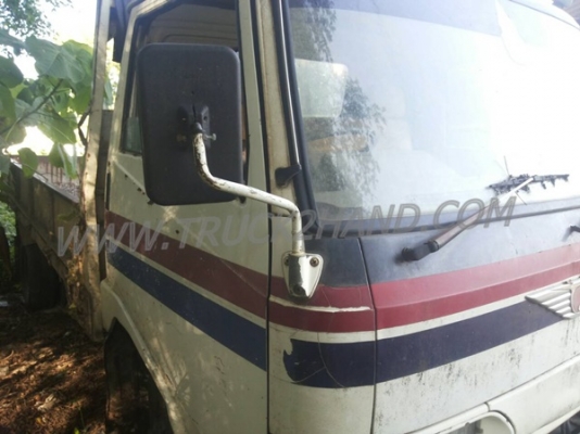 รถบรรทุก 6 ล้อ HINO