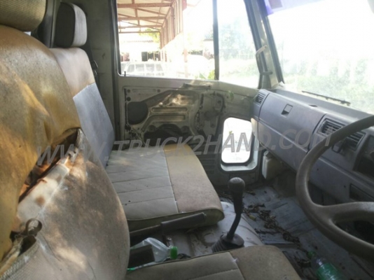 รถบรรทุก 6 ล้อ HINO