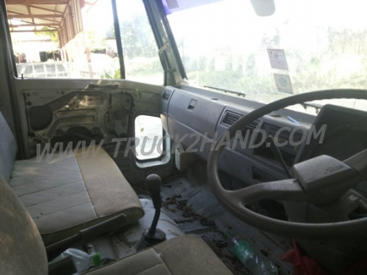 รถบรรทุก 6 ล้อ HINO