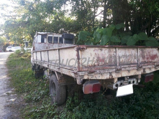 รถบรรทุก 6 ล้อ HINO