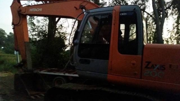 ขายรถแบ็คโฮ ฮิตาชิ ZX200-1 เอกสารใบแจ้งจำหน่าย ชั่วโมง 5,400 รถทำงานอยู่