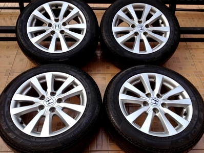 ---ขายแล้ว----แม็กซ์NEW CIVIC TOP 16 นิ้ว 5-114 ยางสวยแม็กซ์สภาพเนี้ยบไม่มีรอย ตจวส่งได้ครับ -ยาง Goodyear 205-55-16 ปี 3811 ดอกเยอะ แม็กซ์ไม่มีรอย