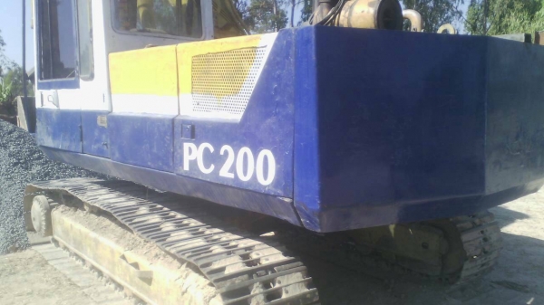 รถแม็คโฮ Komatsu 200รุ่น3~175โบว์ **มือยาวพิเศษ ตัวเดินใหญ่** สภาพดีรถใช้งานอยู่ครับ ราคา485,000บ.ราคาคุยกันได้ครับ เอกสารสัณญาซื้อขาย บ่มีเล่มเด้อ