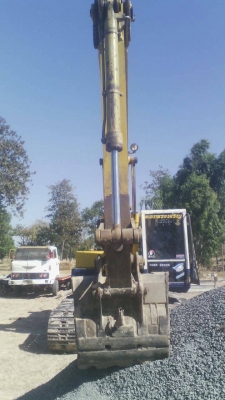 รถแม็คโฮ Komatsu 200รุ่น3~175โบว์ **มือยาวพิเศษ ตัวเดินใหญ่** สภาพดีรถใช้งานอยู่ครับ ราคา485,000บ.ราคาคุยกันได้ครับ เอกสารสัณญาซื้อขาย บ่มีเล่มเด้อ