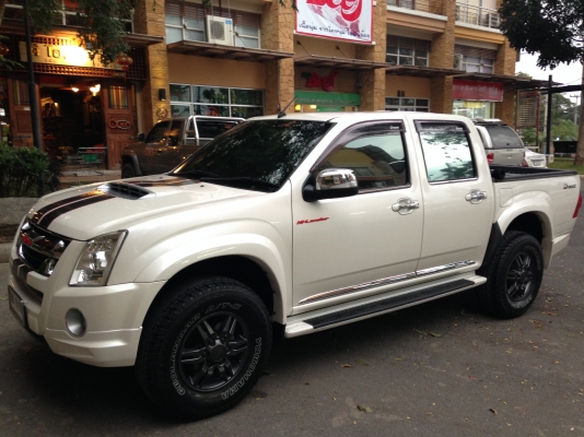 ขาย ISUZU D-MAX 4 ประตู 630,000 ฿ สภาพใหม่ตามรูป ขาย ISUZU D-MAX 4 ประตู 630,000 ฿ สภาพใหม่ตามรูป
