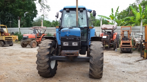 Ford 8240 108 แรงม้า   ถูกม๊าก มาก ราคา 550,000 แถมหาง 3 ใหม่ 1 ตัว