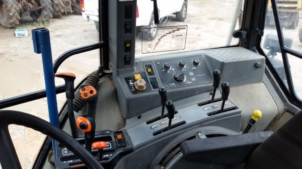 Ford 8240 108 แรงม้า   ถูกม๊าก มาก ราคา 550,000 แถมหาง 3 ใหม่ 1 ตัว