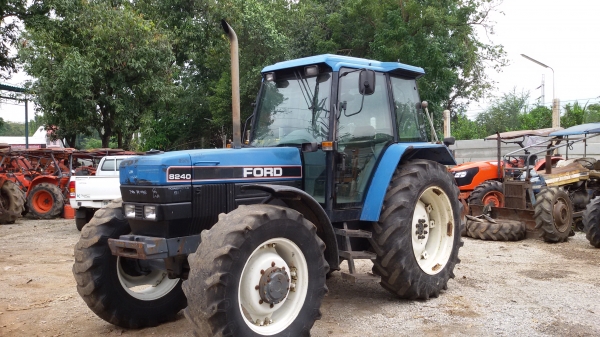 Ford 8240 108 แรงม้า   ถูกม๊าก มาก ราคา 550,000 แถมหาง 3 ใหม่ 1 ตัว