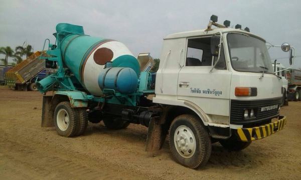 ขายด่วนรถโม้ปูน3คิวรถนําเขัาเครือง165แรงม้ามีเล่มทะเบียน