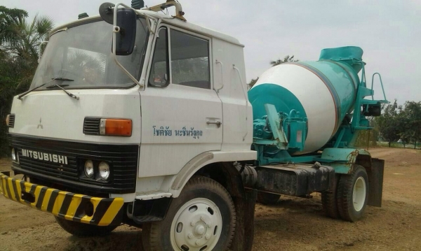 ขายด่วนรถโม้ปูน3คิวรถนําเขัาเครือง165แรงม้ามีเล่มทะเบียน