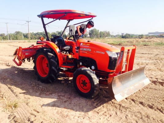 รถไถ KUBOTA L3608 มีภาพวีดีโอ อายุการใช้งาน 1199 ชั่วโมง พร้อมอุปกรณ์ 3 รายการ ผานดันหน้า โรตารี ผาน