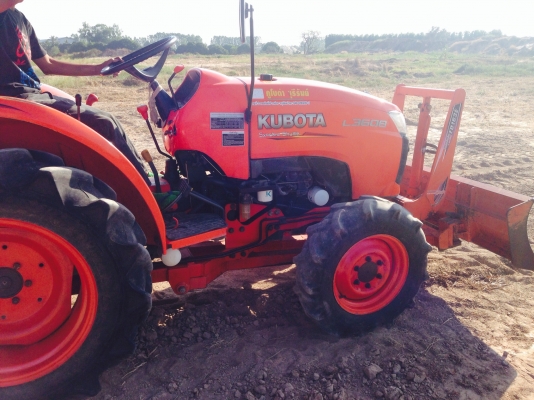 รถไถ KUBOTA L3608 มีภาพวีดีโอ อายุการใช้งาน 1199 ชั่วโมง พร้อมอุปกรณ์ 3 รายการ ผานดันหน้า โรตารี ผาน