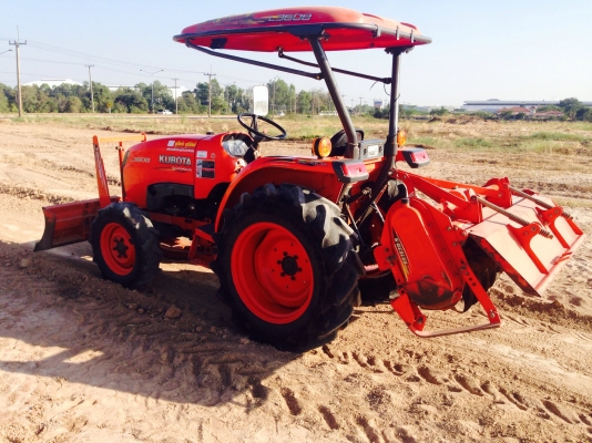 รถไถ KUBOTA L3608 มีภาพวีดีโอ อายุการใช้งาน 1199 ชั่วโมง พร้อมอุปกรณ์ 3 รายการ ผานดันหน้า โรตารี ผาน