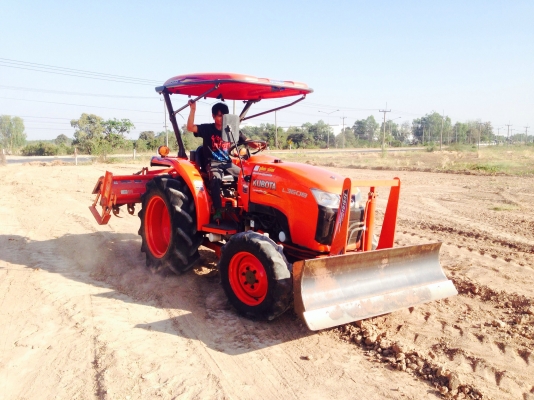 รถไถ KUBOTA L3608 มีภาพวีดีโอ อายุการใช้งาน 1199 ชั่วโมง พร้อมอุปกรณ์ 3 รายการ ผานดันหน้า โรตารี ผาน