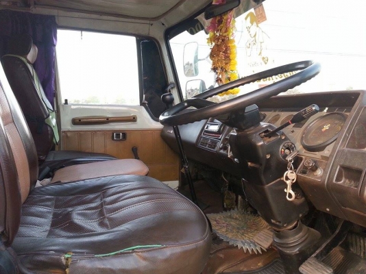 ขาย10ล้อF17 เครื่อง168แรง EH700 ช่วงล่างZM เครื่องดี แคชซีสวย ยางดี ภายในสวย แอร์เย็น ยาว7.20เมตร เอกสารพร้อมโอน จัดไฟแนนซ์ได้ เงื่อนไขง่ายๆวันเดียวรับรถ สนใจโทร 090-8588220คุณนะ ID:narong498 หรือ www.truck.in.th/498 หรือfb:ณรงค์ ซื้อขายรถมือสอง(เว็บไซต์ส