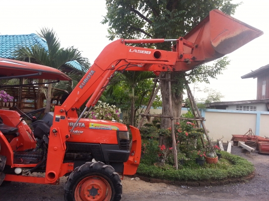 คูโบต้า L4508DI  4 WD พร้อมปุ้งกี๋ตักคูโบต้าสภาพดี..พร้อมใช้งาน