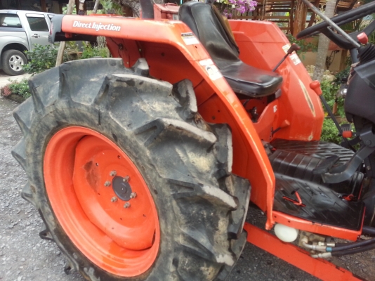 คูโบต้า L4508DI  4 WD พร้อมปุ้งกี๋ตักคูโบต้าสภาพดี..พร้อมใช้งาน