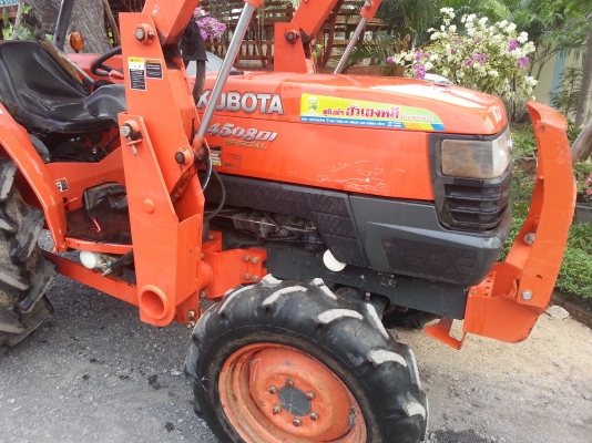 คูโบต้า L4508DI  4 WD พร้อมปุ้งกี๋ตักคูโบต้าสภาพดี..พร้อมใช้งาน