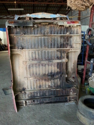 ขายลูกกระบะดัทสัน620ช้างเหยยีบ 4 ขอไฟนอน สีส้มครับ