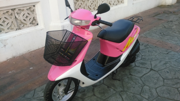 (ปิดการขายชั่วคราว รอน้องที่ท่าพระมาเอาปัยดูแล)ขายรถป๊อบ HONDA DIO สีชมพูกากเพชร สวยสวย สภาพดีและพร้อมใช้งานได้เลย สตาร์ดสองระบบ มือเท้า เครื่องดี สีสวยโอเค มีตะแกรงหลังเหล็ก ตะกล้าหน้าญี่ปุ่น ระบบไฟและอุปกรณ์ทั้งคันทำงานปกติดีทุกอย่าง ขอขาย 8500 บาท K.tu