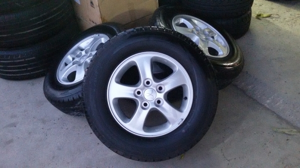 ขายล้อขอบ15 5รู114พร้อมยางชุดละ5800