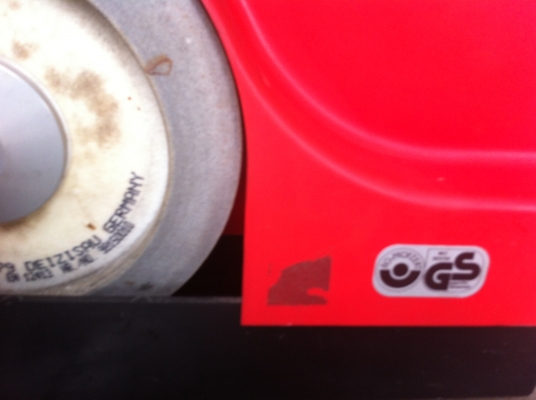 เครื่องลับมีด DICK ของเยรมัน มีหินมาพร้อมก้อนใหญ่สองก้อนซ้าย-ขวา และด้านบนอีกสองก้อน