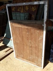 บานหน้าต่างไม้สักพร้อมวงกบเหล็กดัด