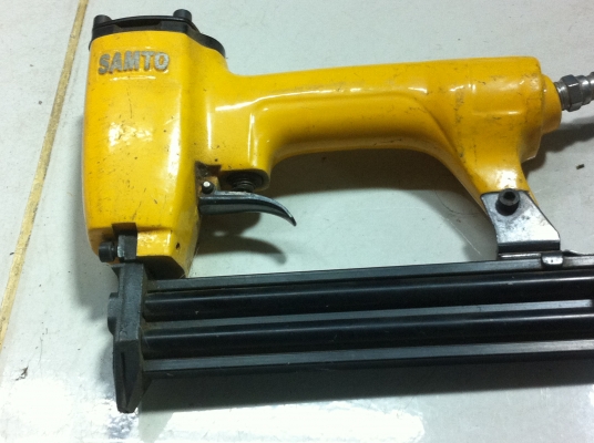 เครื่องยิงตะปูลม SAMTO สภาพค่อยข่างใหม่ใช้มาน้อยการทำงานOK