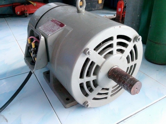 ขาย มอเตอร์ 5HP ไฟ 220โวล มือสอง สภาพ90\% ครับ ขาย มอเตอร์ 5HP ไฟ 220โวล มือสอง สภาพ90\% ครับ