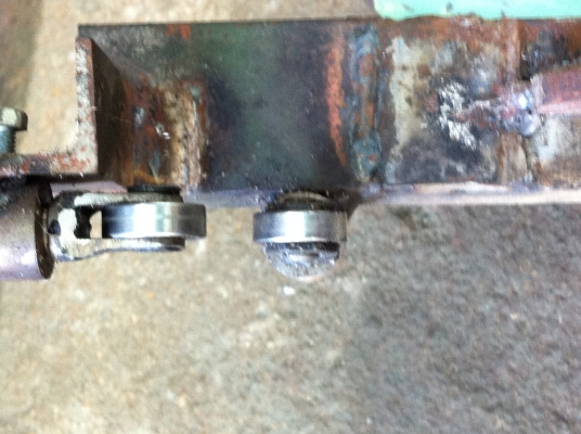 แท่นประคองเวลากลึ่งชิ้นงานยาวๆแล้วชิ้นงานหนีศูนย์ กลึ่งไม่ได้ขนาด