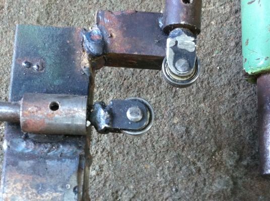 แท่นประคองเวลากลึ่งชิ้นงานยาวๆแล้วชิ้นงานหนีศูนย์ กลึ่งไม่ได้ขนาด