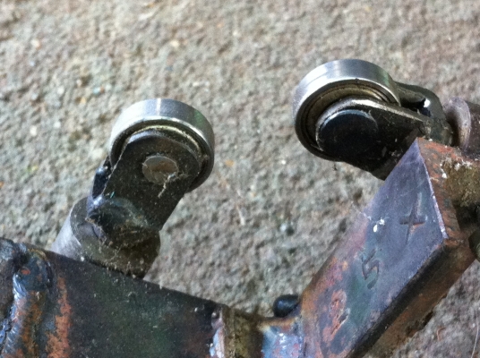 แท่นประคองเวลากลึ่งชิ้นงานยาวๆแล้วชิ้นงานหนีศูนย์ กลึ่งไม่ได้ขนาด