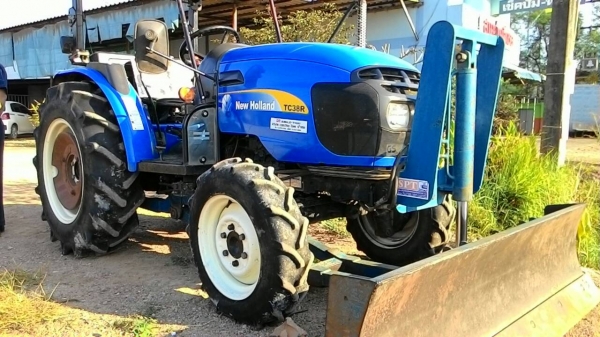 ขายรถไถ New Holland TC38R พร้อมใบดันหน้า ทะเบียนพร้อมโอน