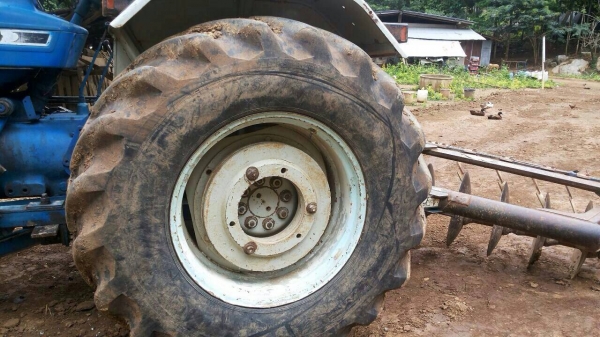 ขายรถไถ FORD 6600 เพลาเดี่ยว เล่มทะเบียน ใบมีดดันหน้า 7 จาน ราคา 280000