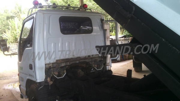 รถบรรทุก 6 ล้อดัมพ์  ISUZU  NKR   เครื่อง 4JB1 ดัมพ์สามมิตร  ขนาดบรรทุก 3 ตัน..ดูสภาพรถและทดลองขับพร้อมต่อรองราคาได้อีกที่ศูนย์พักรถ truck2hand จังหวัดสระบุรี