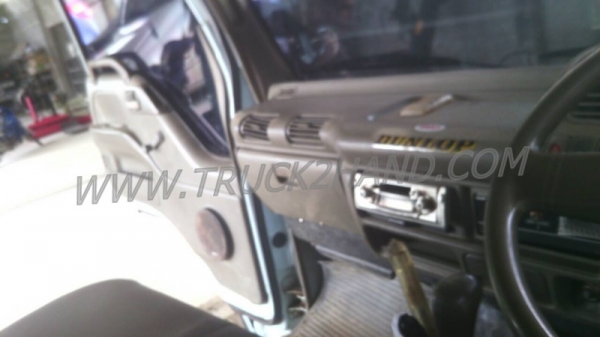 รถบรรทุก 6 ล้อดัมพ์  ISUZU  NKR   เครื่อง 4JB1 ดัมพ์สามมิตร  ขนาดบรรทุก 3 ตัน..ดูสภาพรถและทดลองขับพร้อมต่อรองราคาได้อีกที่ศูนย์พักรถ truck2hand จังหวัดสระบุรี