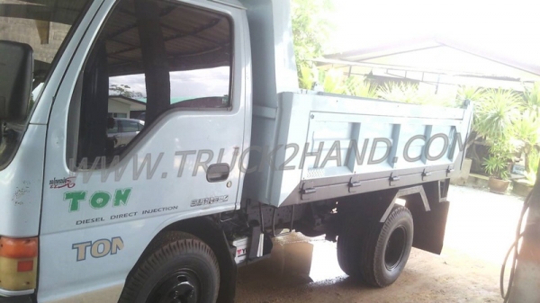 รถบรรทุก 6 ล้อดัมพ์  ISUZU  NKR   เครื่อง 4JB1 ดัมพ์สามมิตร  ขนาดบรรทุก 3 ตัน..ดูสภาพรถและทดลองขับพร้อมต่อรองราคาได้อีกที่ศูนย์พักรถ truck2hand จังหวัดสระบุรี