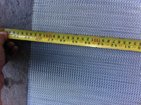 สายพานลำเลียงเป็นลวดสแตนเลส ของใหม่ยังไม่ได้ใช้กว้าง 25 ซม.ยาว 5.50 ม.