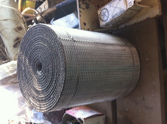 สายพานลำเลียงเป็นลวดสแตนเลส ของใหม่ยังไม่ได้ใช้กว้าง 25 ซม.ยาว 5.50 ม.