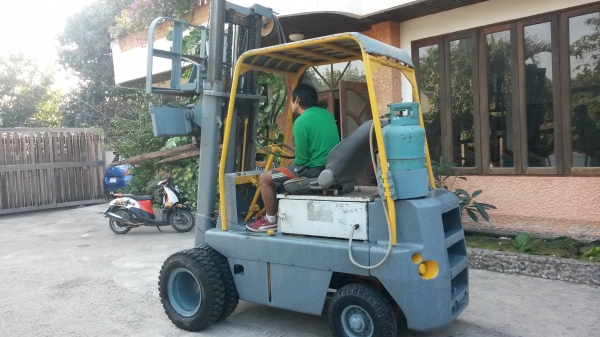 ขายรถโฟ๊คลิ๊ฟKOMATSU2.5ตัน เครื่องเบนซินติดแก๊ส เครื่องติดง่ายระบบทำงานปรกติ สมบูรณ์ครับ งาอิ๊งฟรอด์ คว่ำ-หงายได้ ขายถูก 75000 บาท